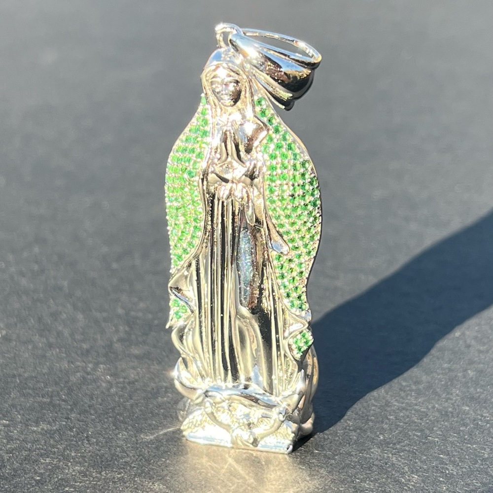 925 Sterling Silver Virgen Mary Pendant Green CZ Stones María Guadalupe - Picture 3 of 6